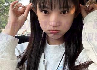 17吃瓜中心在线：蹲点在线，抢个瓜，感觉自己也是个吃瓜群众呢。