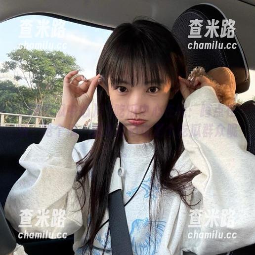 17吃瓜中心 17吃瓜中心在线:蹲点在线,抢个瓜,感觉自己也是个吃瓜群众呢。