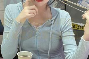 观看51黑料网时，总觉得这些秘密又勒紧了我的心。