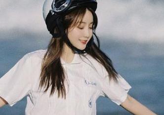 “92吃瓜”官网：瓜田里的八卦就像我的发际线一样，越来越高了！