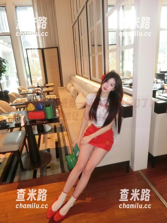 hlw 读hlw最新一篇时会儿就像打了鸡血,居然让人挺上头的!