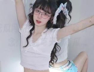 在九一吃瓜网首页，心里默念：愿我每天都有瓜...