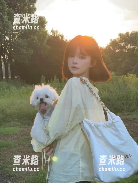 五一吃瓜网首页：你以为我只想免费吃瓜？其实我在默默窥探热辣八卦。