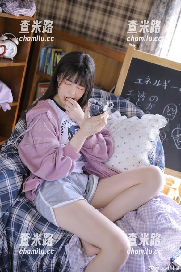 在“免费吃瓜网”首页，找到了昨晚那位“神秘”的小伙伴。