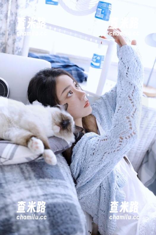 吃瓜网 吃瓜网官网:反差女友的微信语音,是甜蜜梦话还是暗涌潮流?听得我都心跳加速了!