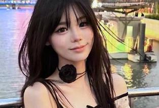 吃瓜网的苹果版又喊来新料…昨晚那位网红，周围似乎多了点不和谐？
