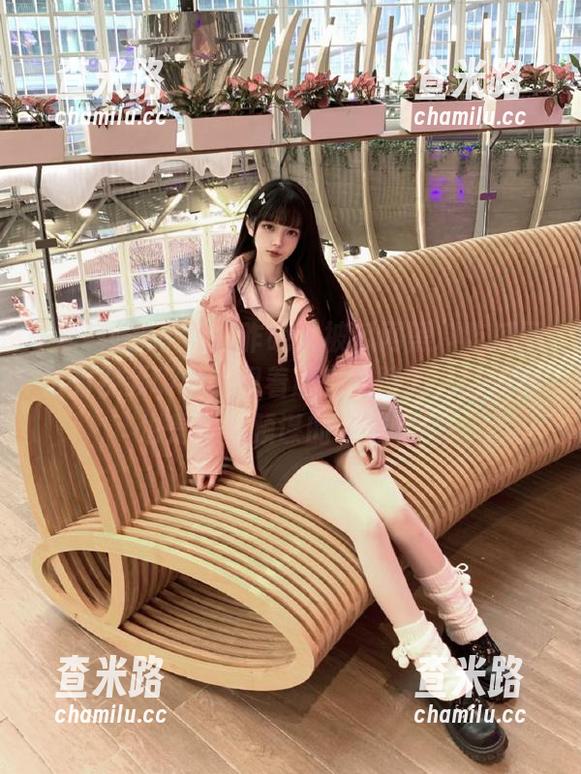 昨晚又被瓜网黑料吃瓜网站的视频吸引，想着原来隔壁的八卦邻居也是早有预谋的亲戚啊！