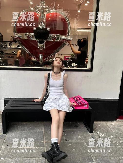 黑料社区 网上八卦传徒,多条“黑料社区”的热点线路等着你,今天来聊聊哪个最火?