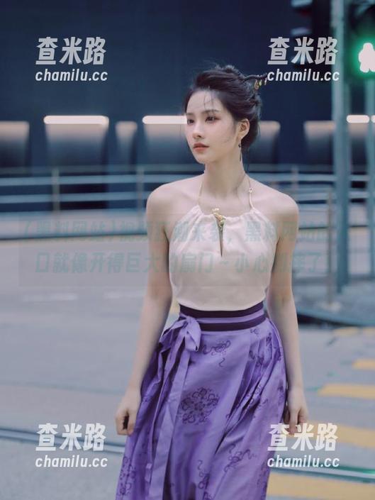 视频狂潮来袭，黑料网站的入口就像开得巨大的扇门～小心别摔了！